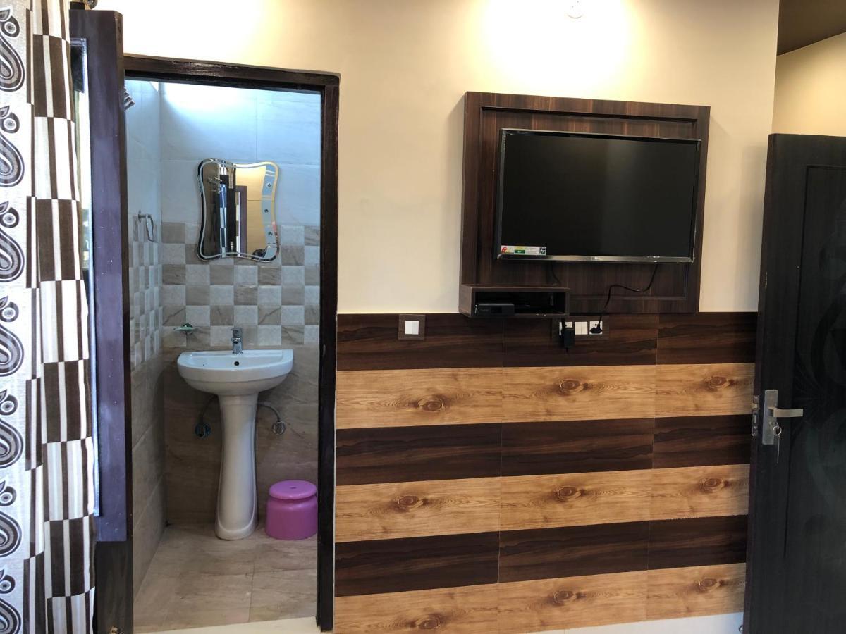 Haridwār Hotel Famous المظهر الخارجي الصورة