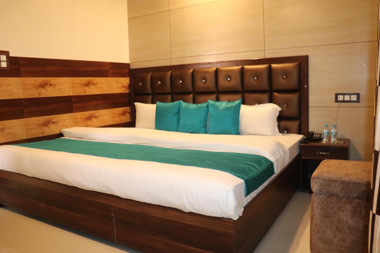 Haridwār Hotel Famous المظهر الخارجي الصورة